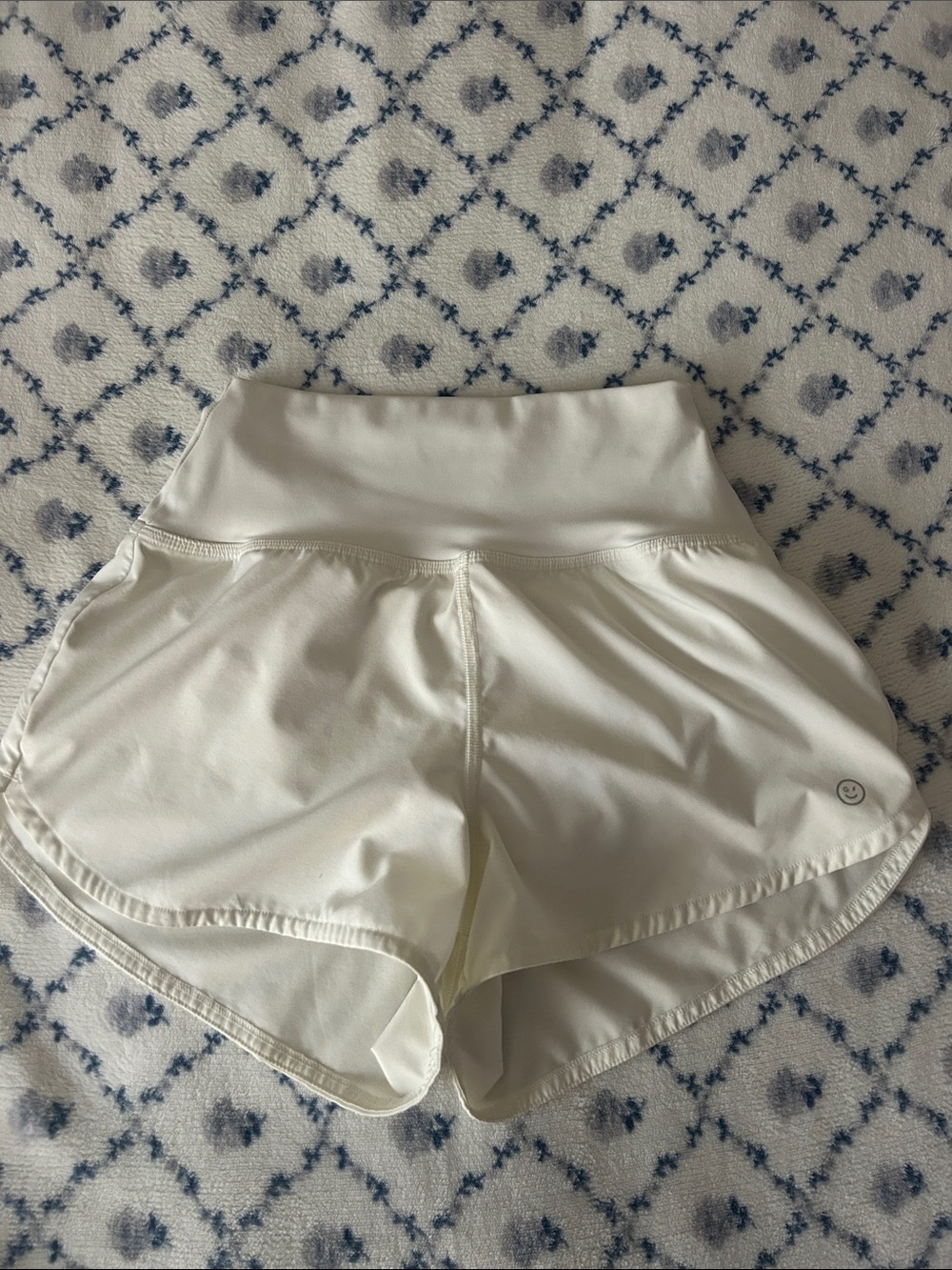 White Hollister active shorts high rise xs